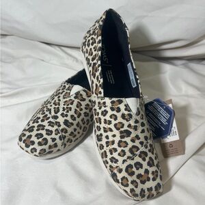 NWT TOMS Cheetah Print Women’s Shoes Size 7.5